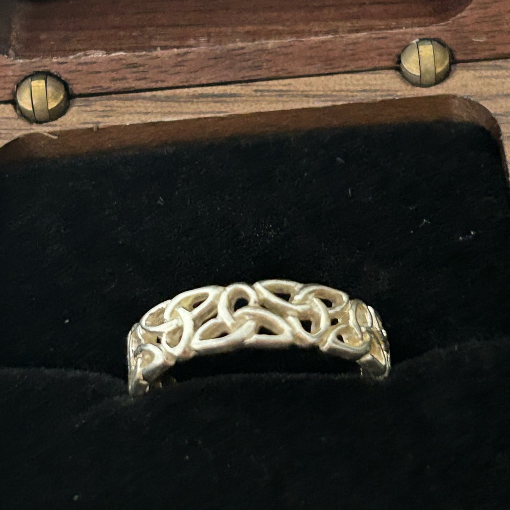 Elegant Silver Celtic Lovers Knot Ring